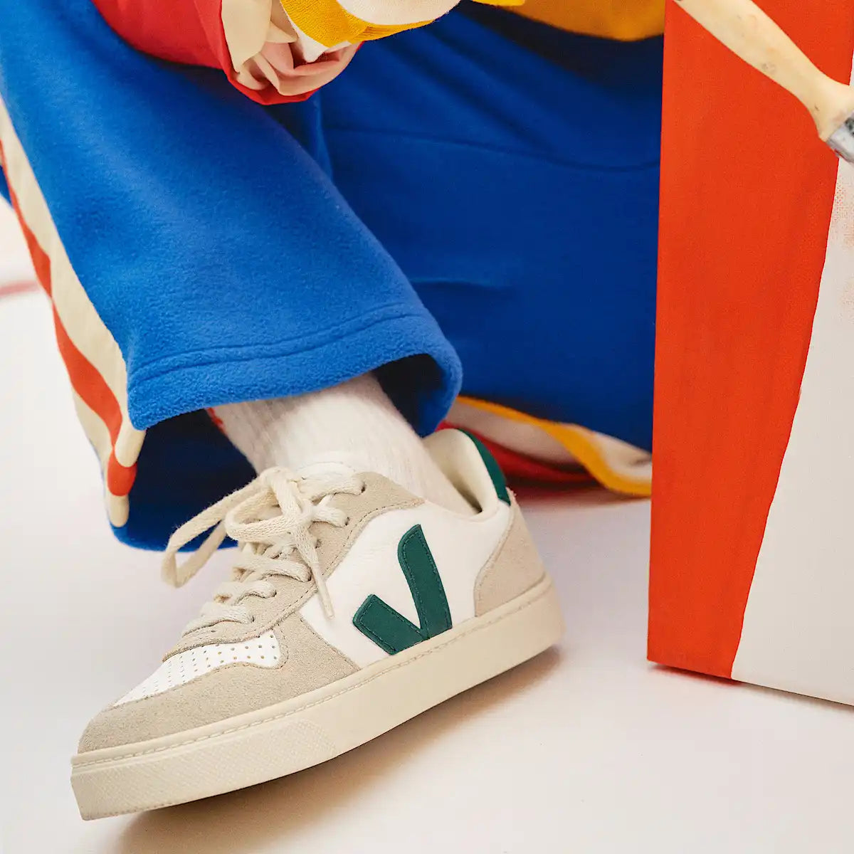 V-10 LEATHER WHITE BRITTANY ALMOND