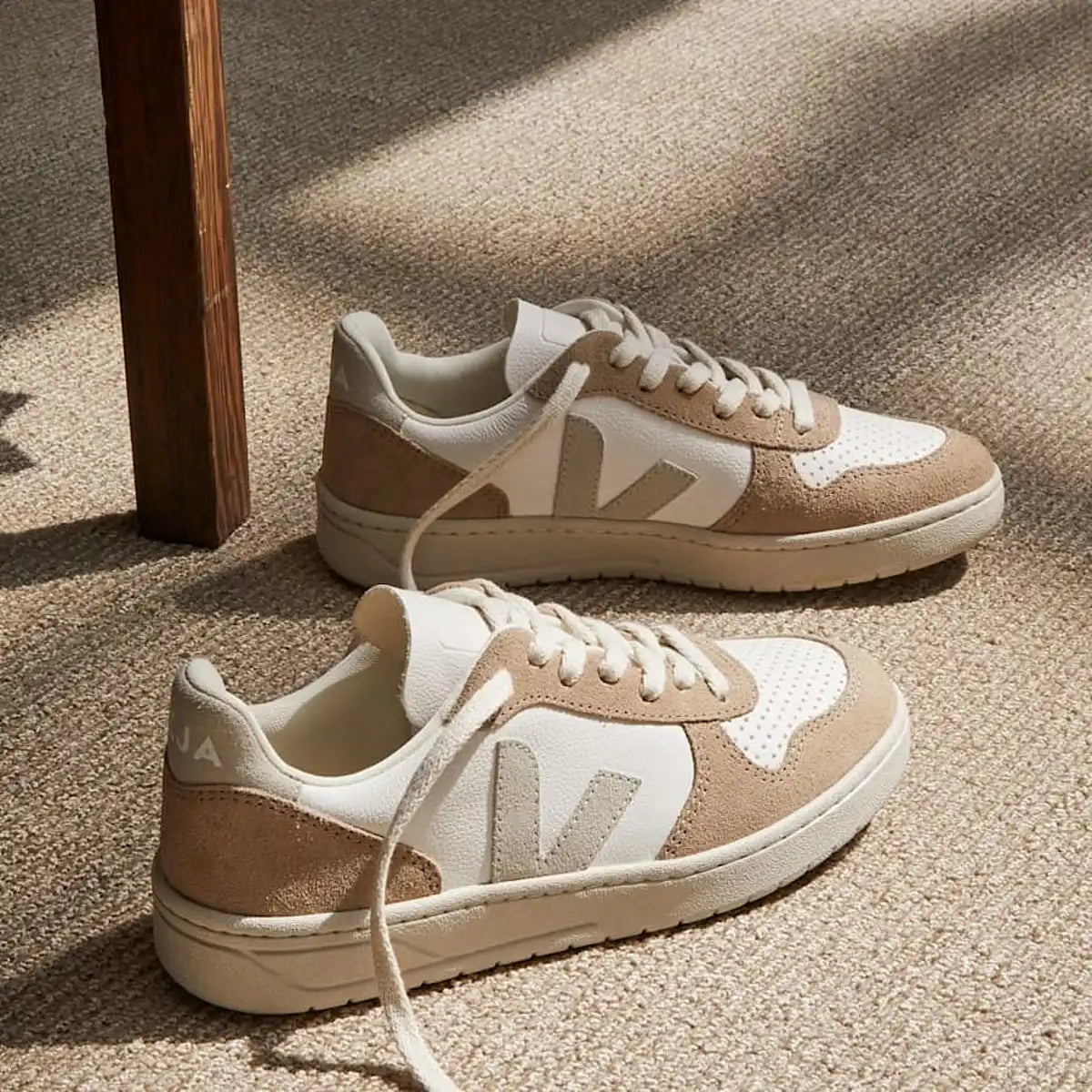 V-10 LEATHER WHITE NATURAL SAHARA