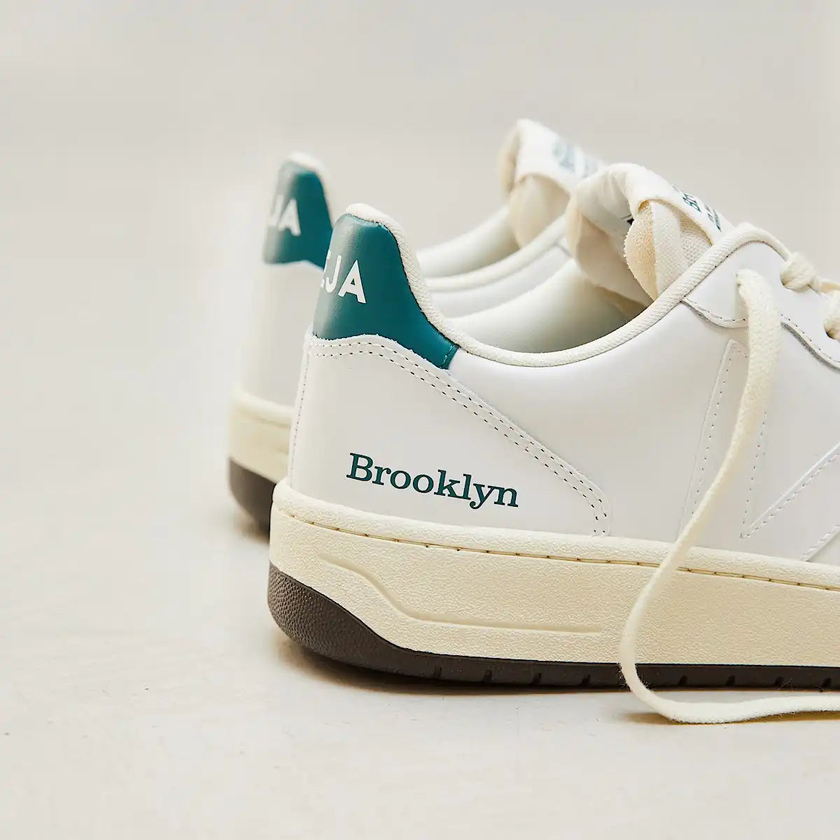 V-10 LEATHER BROOKLYN WHITE BRITTANY