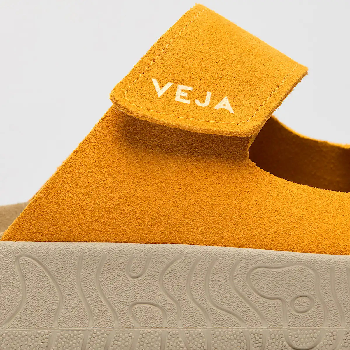 ETNA SUEDE SAFRAN ALMOND