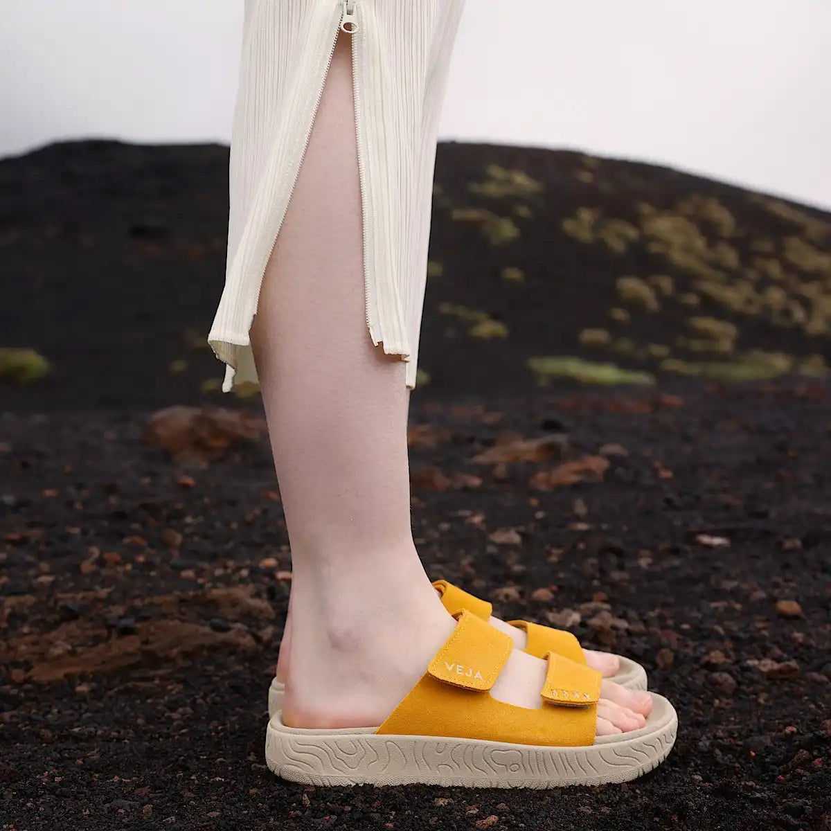 ETNA SUEDE SAFRAN ALMOND