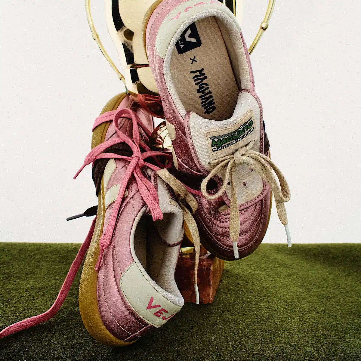 PANENKA LEATHER VEJA X MAGLIANO NACRE