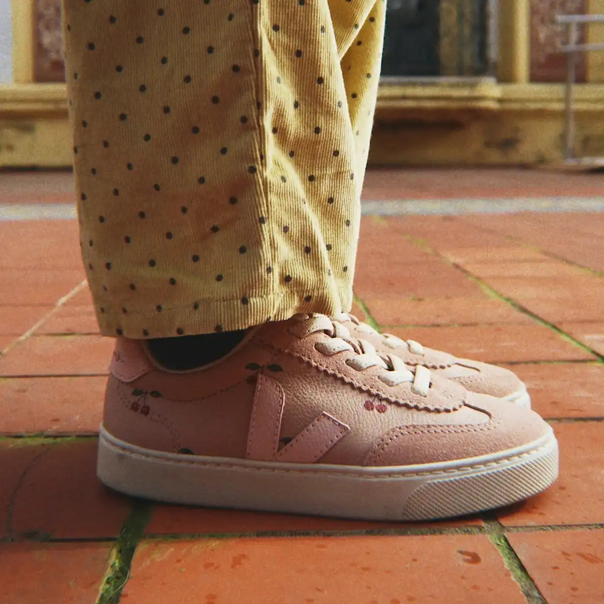 VOLLEY ELASTIC LACES LEATHER VEJA X KONGES SLØJD CHERRY