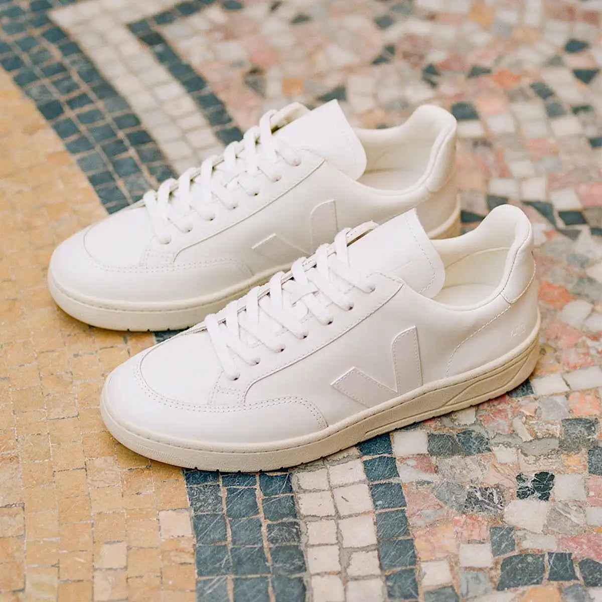V-12 LEATHER WHITE