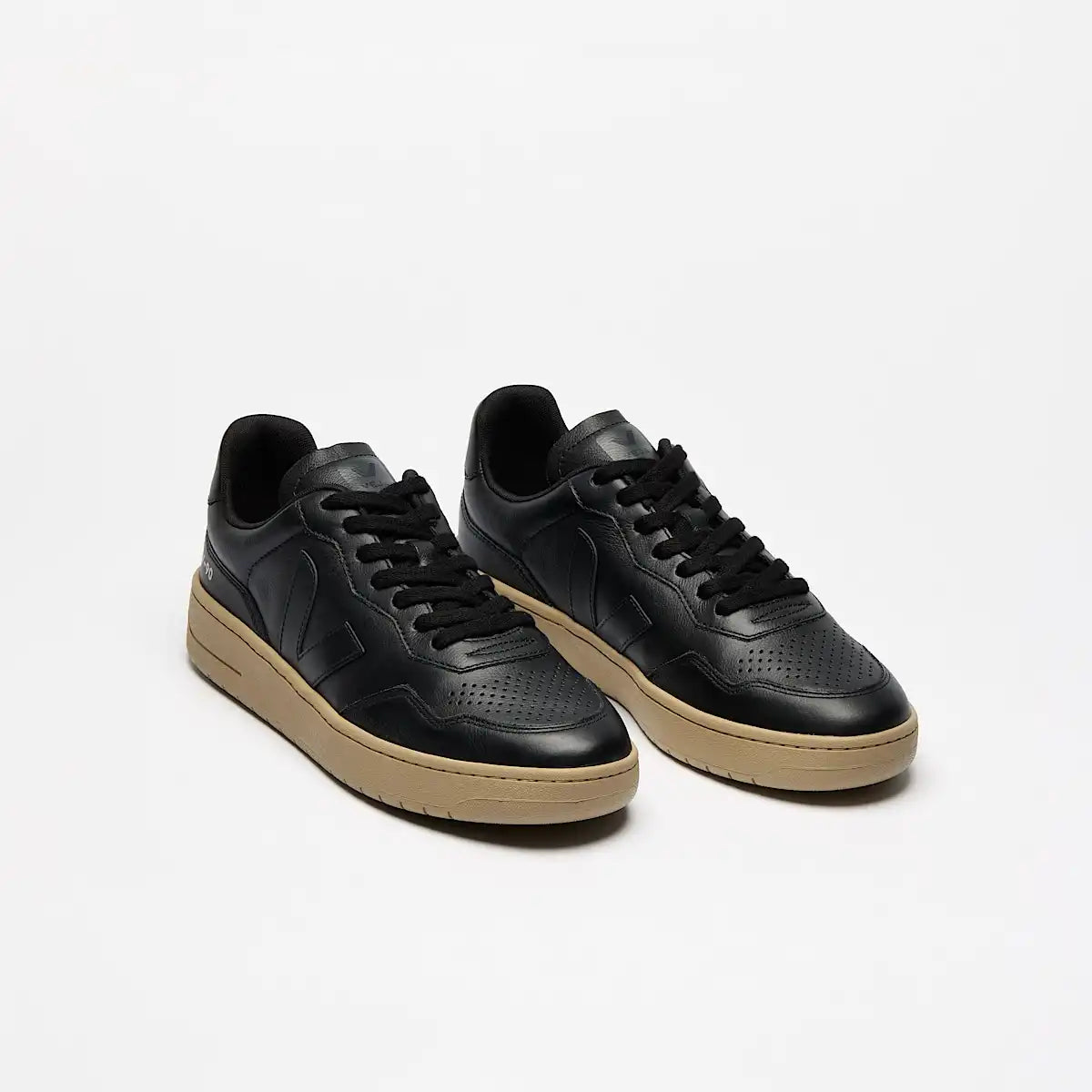 V-90 LEATHER BLACK DUNE