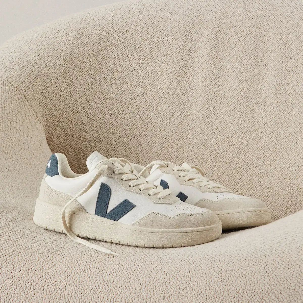 V-90 LEATHER WHITE CALIFORNIA