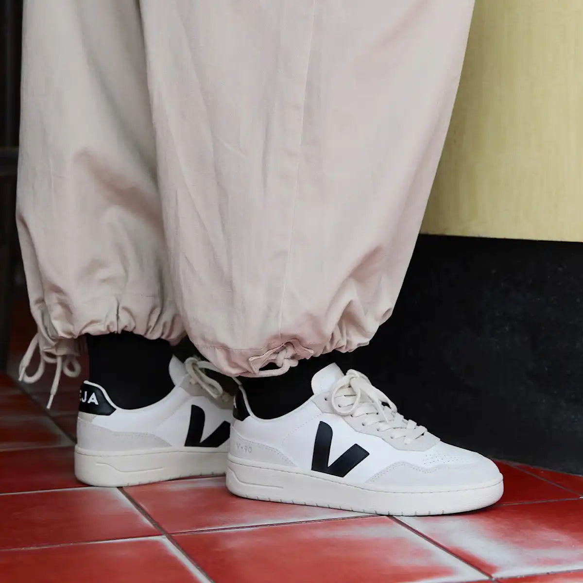 V-90 LEATHER WHITE BLACK