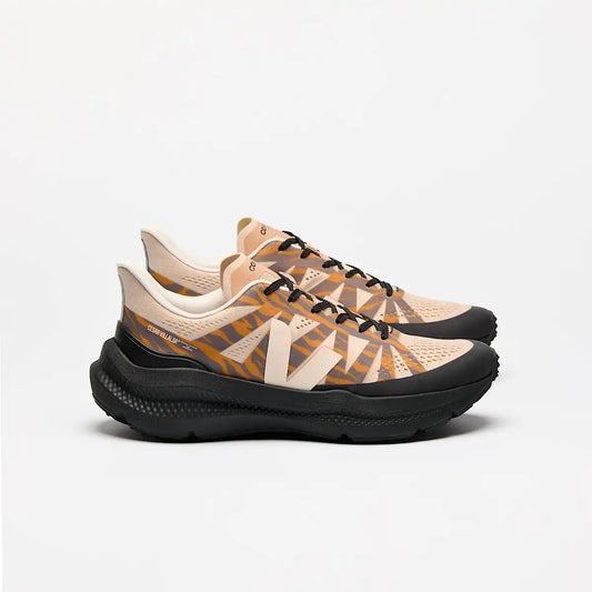 CONDOR 3 ADVANCED VEJA X CÉSAR VILLALBA AREIA CASHEW OURO