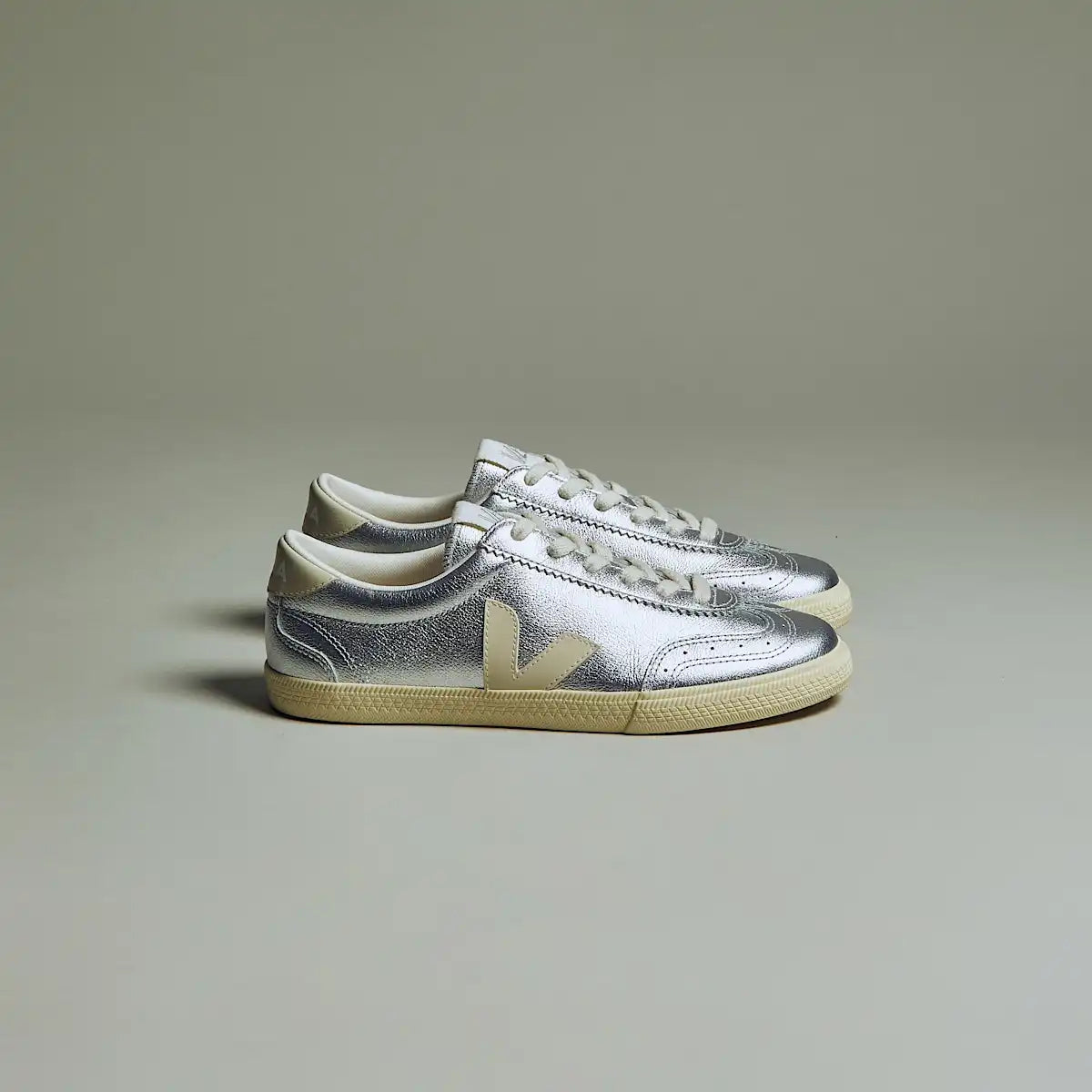 VOLLEY LEATHER SILVER PIERRE